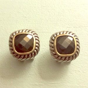 Cable earrings with black gem